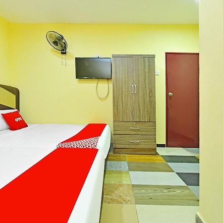 Oyo 873 Bamboo Inn Batu Ferringhi Eksteriør bilde